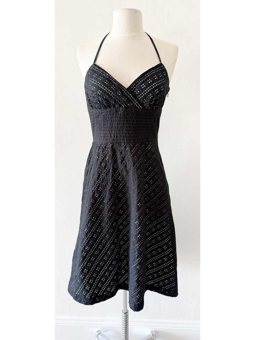 NEW White House Black Market Halter Cotton Eyelet Dress Size 4